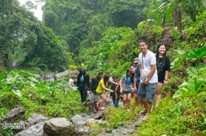 On the way to Ditumabo Falls with Francis Velasco, Jo Ann Marpuri, Teddy Buagas, Mary Jane "Queennie" Garay, Karen Salting, Corinne Grace "Cookie" Santelices, and Roderick Ordoñez