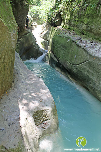 Before reaching Dao Falls, this blue pool graces every traveller