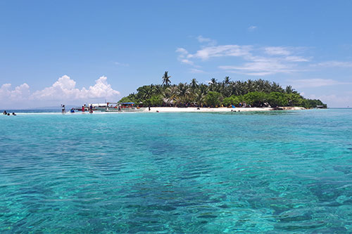 Digyo Island is the most popular among the four scenic islands of Cuatro Islas