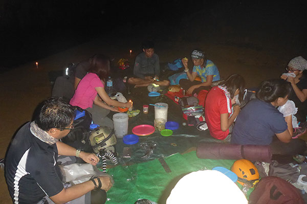 Dinner time at Gobingob Cave campsite